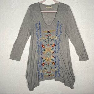 Caite Athleta embroidered tunic blouse asymmetrical hem v neck floral Gray Small